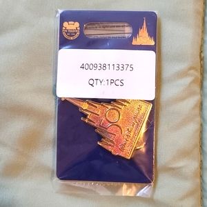 NWT Disney’s 50th Anniversary Castle Pin